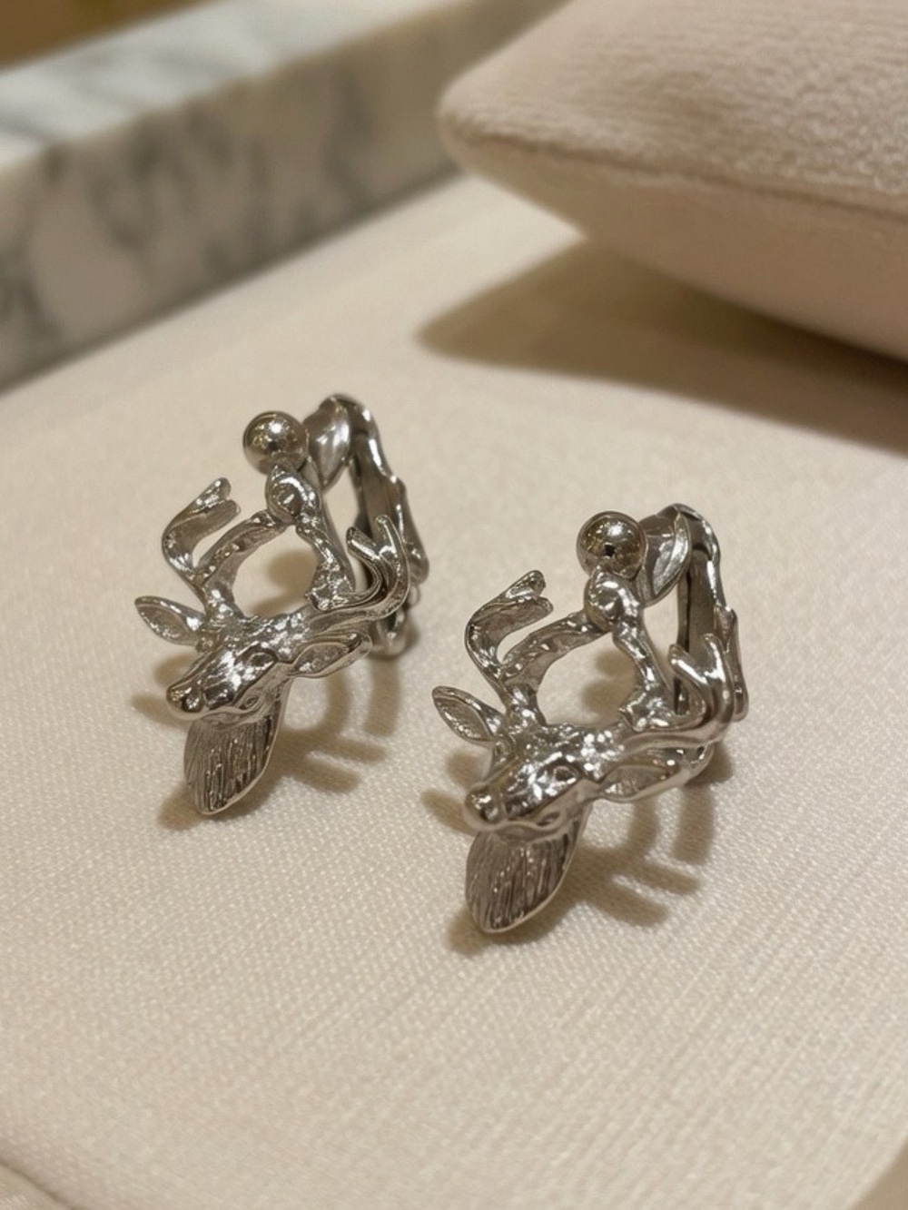 Vintage Deer Buck Head Clip On Earrings Silver Tone Stag Woodland Animal Jewelry